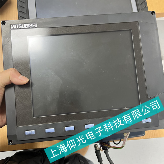 Mitsubishi三菱工控機(jī)液晶故障//仰光電子專(zhuān)業(yè)維修